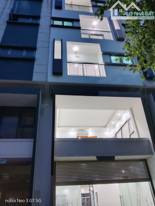 Bán gấp nhà phố Thái Thịnh 1. 4 tầng. Nhà đẹp. Chủ tặng lại nội thất