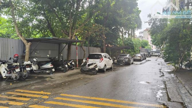 Bán 400m2 đất tại TTHC Quận Hoàng Mai - Ô tô tránh - Vỉa hè , Xây VP đẹp