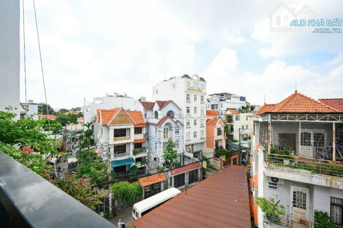 Bán biệt thự 4 lầu mặt tiền đường Bàu Cát, P12, Tân Bình. DT: 7.25m x 23.5m, giá 18 tỷ