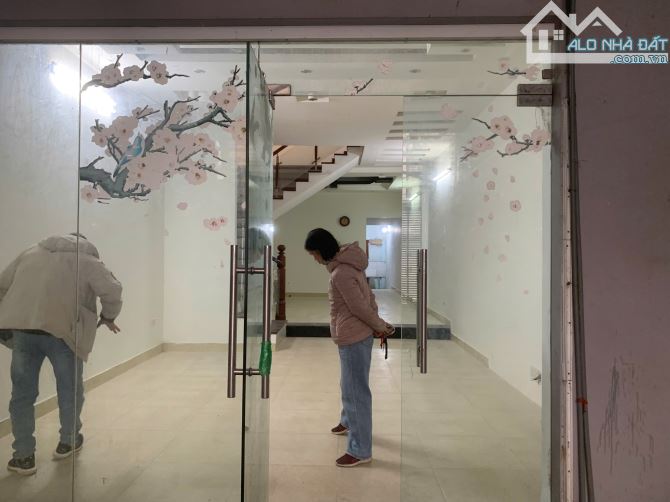 NR ở Trần Hữu Dực, 120m, 2 tầng, oto tải đỗ cửa làm Vp và ở