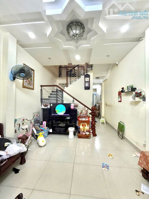 HÀNG CHƯA QUA ĐẦU TƯ NHÀ KIỆT Ô TÔ HẢI CHÂU GẦN CHỢ HÒA CƯỜNG 2 TẦNG CHỈ 4 TỶ 99
