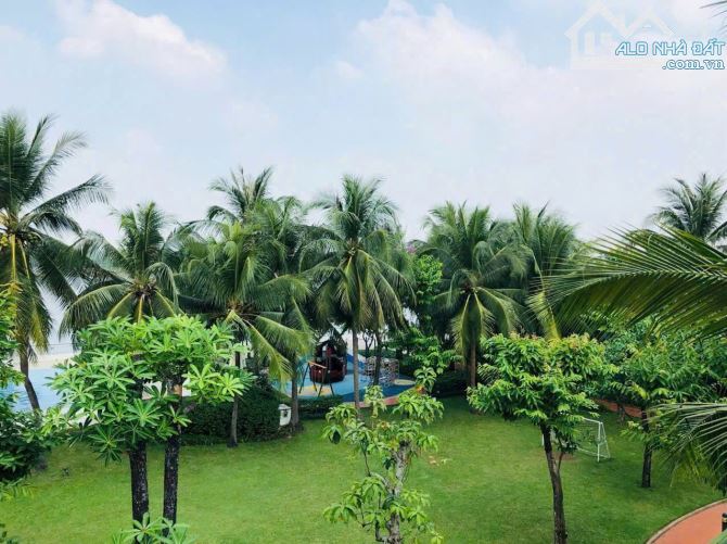 Villa Compound Riviera – Góc 2 mặt tiền View Sông Sài Gòn. DT: 592m2. Trệt 2 lầu. 280 tỷ