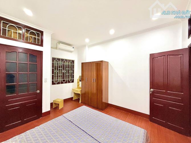 BÁN NHÀ TRUNG PHỤNG ĐỐNG ĐA 32m 5Tầng Mt 4.2m GIÁ 7.7 TỶ NGÕ THÔNG KINH DOANH
