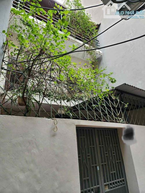 Cho thuê nhà ngõ Khâm Thiên, 2 tầng x 50m2, 3 ngủ, 2 vệ sinh, 10 triệu
