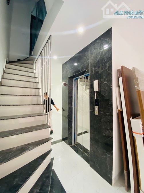 CẦN BÁN NHÀ DÒNG TIỀN ĐỨC DIỄN LÔ GÓC THANG MÁY THU NHẬP TỐT 6 T 8 PHÒNG 9.8 TỶ