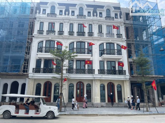 Lựa chọn liền kề hay căn hộ chung cư khi giá bằng nhau