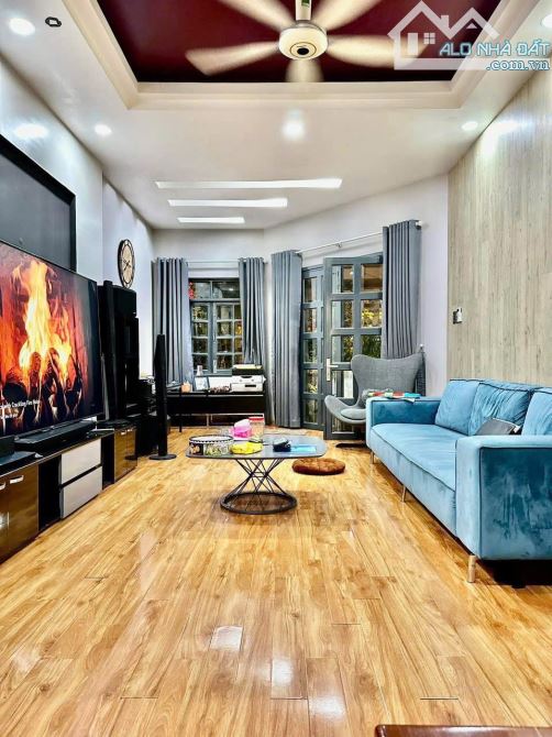 Biệt Thự Đường Lê Văn Sỹ - Quận 3 - 9,5x22m Nở Hậu - 3 Tầng - Giá 38,2 Tỷ