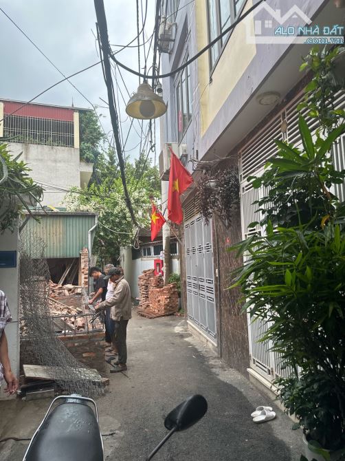 Bán nhà Phan Đình Giót, 42m2, 5 tầng, 4 ngủ, 2 thoáng, 5m ra ô tô, 8.85 tỷ