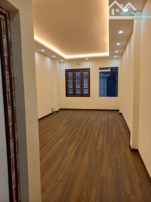 Cho Thuê Nguyên Căn Văn Phòng Đồng Me Mễ Trì – 5 Tầng, Giá Chỉ 35 Triệu/Tháng