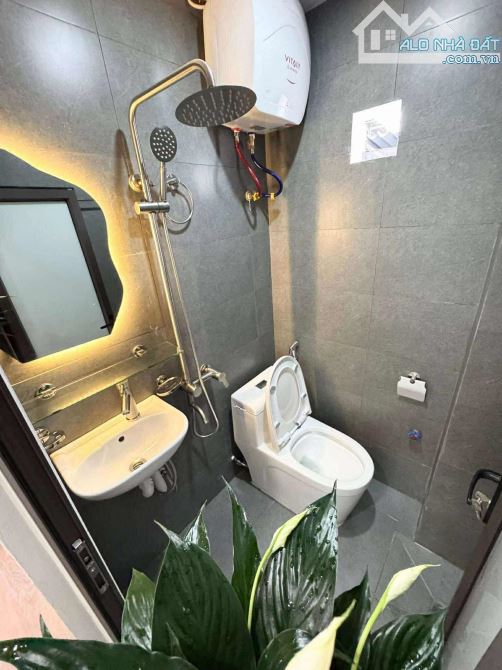 Bán gấp căn nhà tại 4 tàng tại Hậu Ái cách đường oto khoảng 50m
