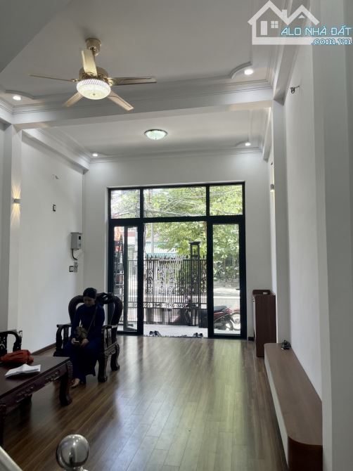 Cần bán gấp nhà kiệt Hoàng Diệu, view công viên thoáng mát.