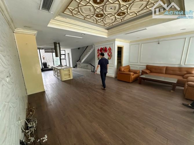 Mặt phố Kim Quan Thượng 100m2-mt7m- 5 tầng- 33 tỷ- kinh doanh sầm, gần công viên Long Biên