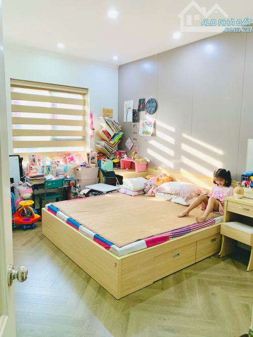 Cần bán căn hộ chung cư 100m2 vị trí vàng mặt phố Nguyễn Thị Định - Cực hiếm