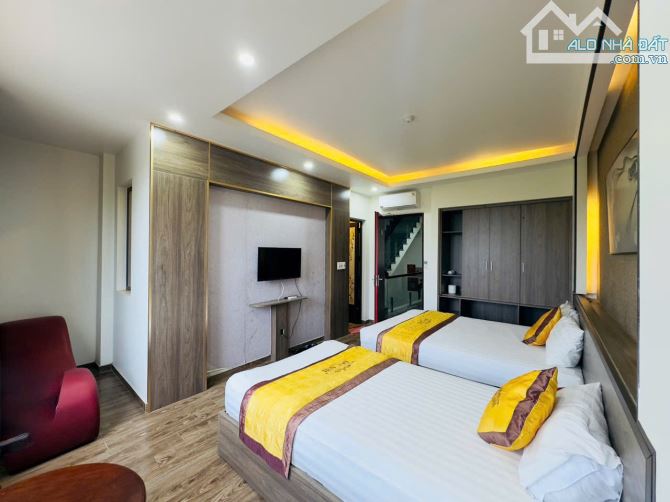 Bán khách sạn nhiều tầng trục chính view siêu đẹp phân lô tuyến 3 Lê Hồng phong  + Diện Tí