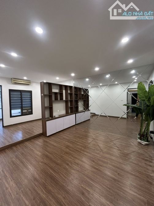 BÁN NHÀ TẬP THỂ NGHĨA TÂN 70M2 - 2N+2WC - ĐẦY ĐỦ CÔNG NĂNG. NHỈNH 3 TỶ