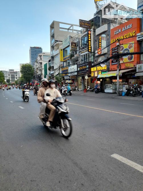 Bán nhà mặt tiền kinh doanh Nguyễn Gia Trí D2 DT 12x16m giá 42 tỷ HĐT 120 tr/tháng