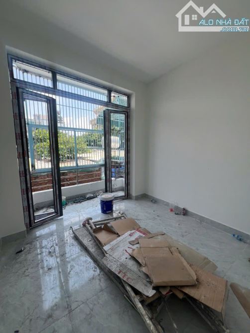 Bán nhà mới xây sổ hồng riêng, chỉ 2.3 tỷ