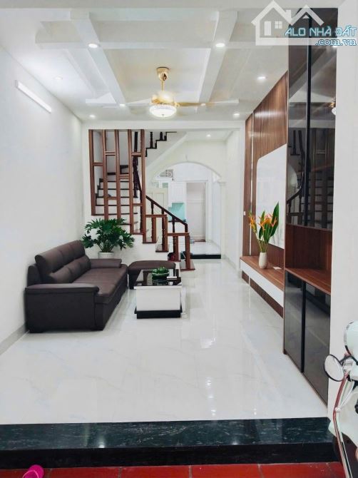 BÁN NHÀ LÔ GÓC SIÊU ĐẸP – QUAN HOA, CẦU GIẤY – KINH DOANH, 2 MẶT THOÁNG – 48M². GIÁ 13 TỶ5