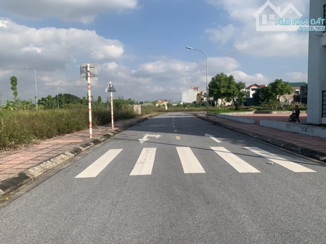 Chủ cần bán 65m đất đất giá gần hồ điều hòa 30ha rộng nhất Long Biên, giá định cư