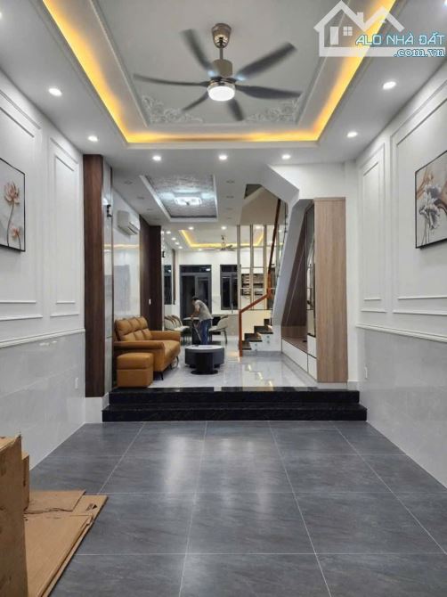 Bán nhà hẻm 6m 1942 Huỳnh Tấn Phát, NB, Dt 4 x18m, 3 lầu, ST. Giá 7,7 tỷ