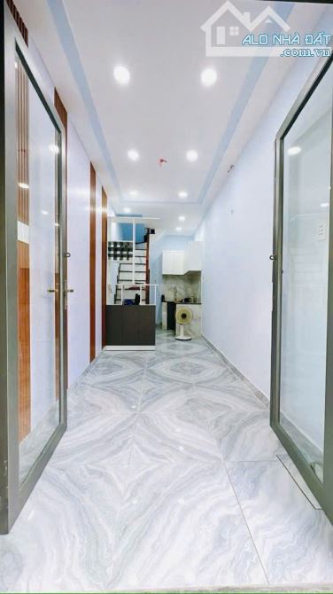 Nhà bán mặt tiền đường số Quận 4 sầm uất, 3 tầng mới tinh chỉ 2 tỷ 9
