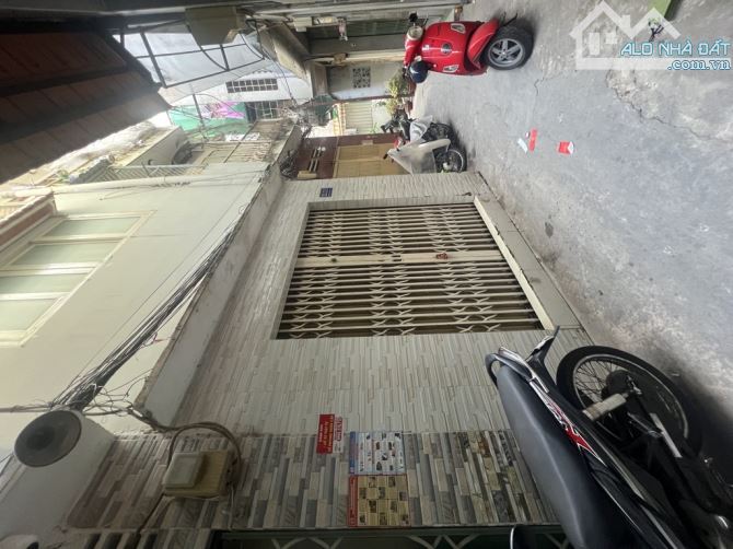 KHU VIP QUẬN 10 - NHÀ 3 TẦNG - CHỈ 3.3 TỶ3 TẦNG - BUÔN BÁN SẦM UẤT - HẺM THÔNG TỨ TUNG