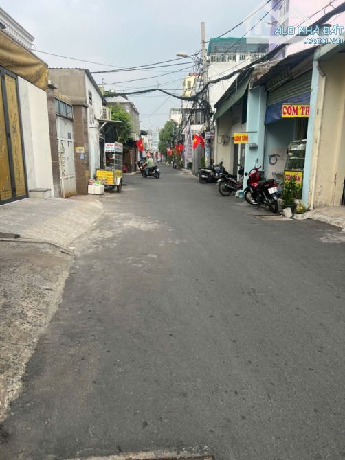 Nhà cấp 4 MT đường Trung Mỹ Tây 12, DT 4x23,3m giá 6,5 tỷ TL
