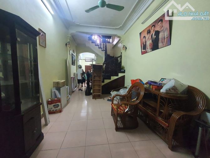 Cho thuê nhà riêng phố Chùa Hà - Cầu Giấy - DT 55m2 - 5 phòng ngủ - giá chỉ 18 triệu/tháng