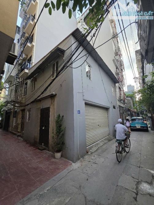 Bán nhà đất tặng nhà cấp 4 Đông Ngạc, ô tô đỗ cửa, xây CCMN hay ở đều thích