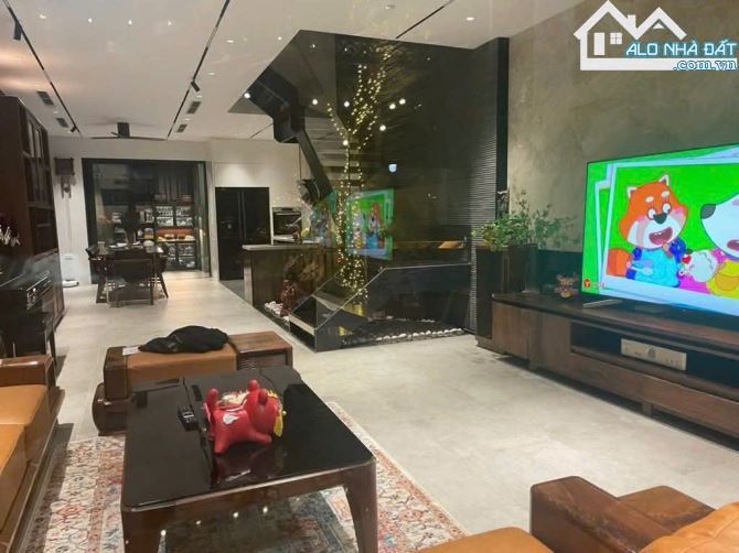 BÁN GẤP NHÀ PHÂN LÔ HOÀNG QUỐC VIỆT, DT 66M2, 5 TẦNG, ÔTÔ VÀO NHÀ, SÁT PHỐ, GIÁ 15 TỶ 450
