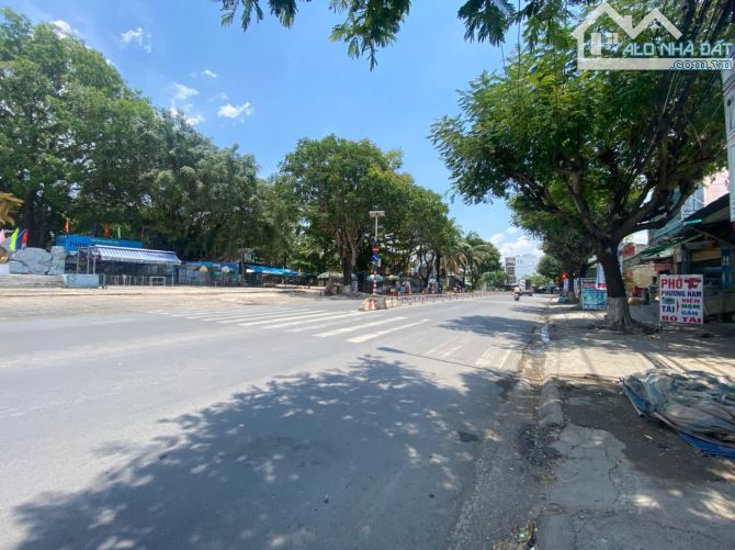 Bán Đất Lớn 1.700m2 Mặt Tiền Huỳnh Văn Nghệ P. Bửu Long Chỉ 18 Tỷ