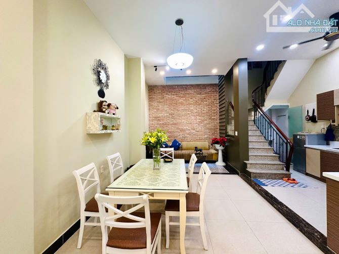 Nhà đẹp nguyên căn Bình Thạnh, P.21 cho thuê - 3 Tầng, Đủ nội thất - Đ. Xô Viết Nghệ Tĩnh
