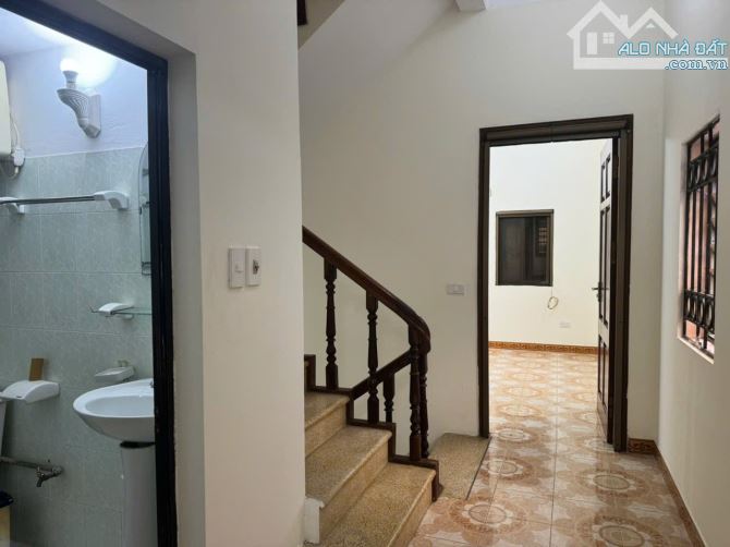 CẦN BÁN NHÀ NGUYỄN NGỌC VŨ CẦU GIẤY 65m2. 4 TẦNG MẶT TIỀN 5m GIÁ  14.9 TỶ