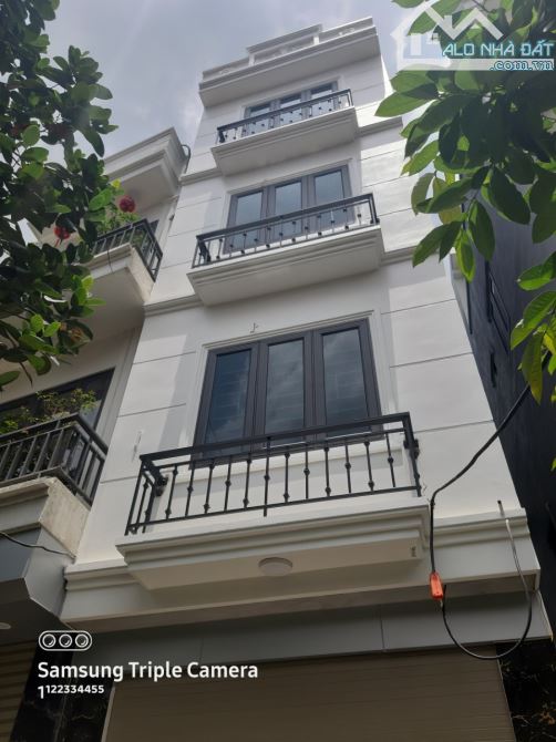 BÁN GẤP NHÀ MỚI XÂY TẠI NGÃ TƯ TRẠM TRÔI DT 40M2 Ô TÔ ĐỖ CỔNG, XÂY 4 TẦNG ,GIÁ 4TY 1
