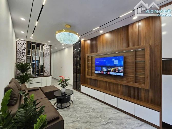 CỰC HIẾM Ô TÔ ĐỖ GẦN, MỘT NHẦ RA phố Trần Phú, Hà Đông 45m 5 tầng nhỉnh 8 tỷ, CÓ TL.