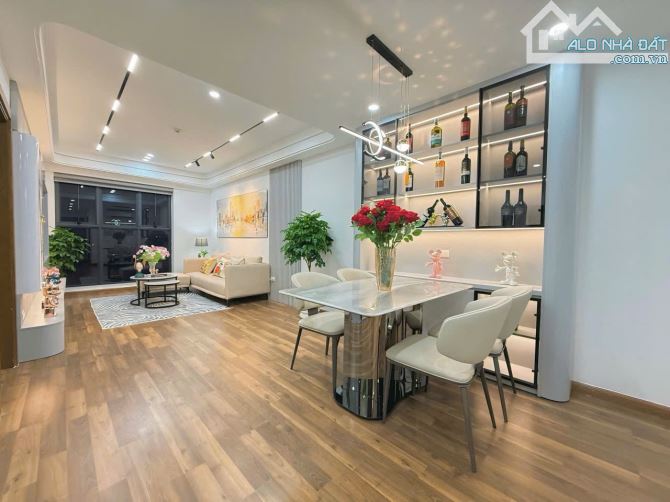 Chung cư goldmark 2 ngủ, 2 vệ sinh, full nội thất ở luôn