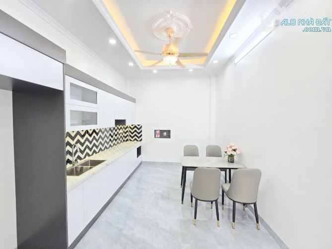 Nhà đẹp 4 tầng 3 ngủ gara ô tô chỉ hơn 6₫ h.iế.m tại Thanh Trì