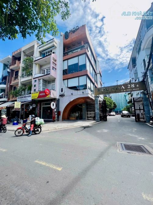 BÁN NHÀ GÓC 3 MẶT TIỀN 284C NGUYỄN TRỌNG TUYỂN 4,1X17 NGAY NGUYỄN VĂN TRỖI 5TẦNG 33,5 TỶ