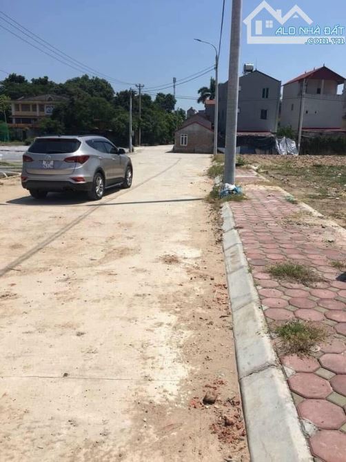 BÁN 68M ĐẤU GIÁ ĐÔNG TÂY, VÂN NỘI. ĐƯỜNG 8M CÓ VỈA HÈ