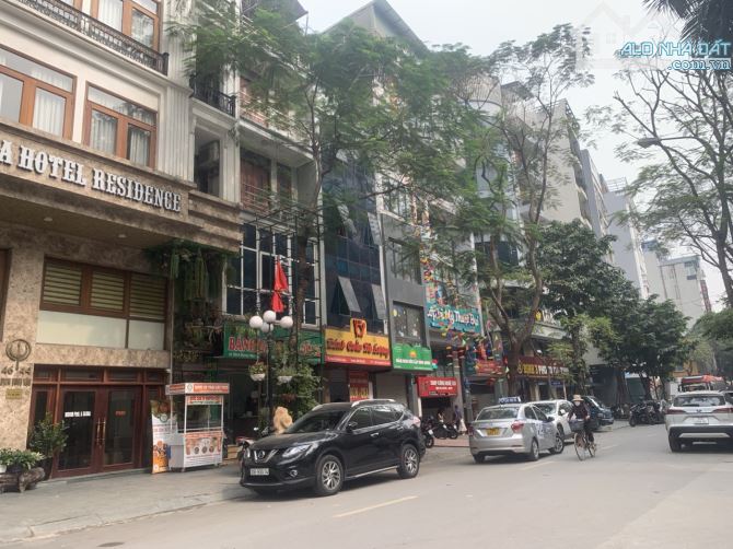 Chính chủ bán gấp nhà phố Dịch Vọng Hậu 58m2, 2 thoáng, vỉa hè kinh doanh, giá 27,8 tỷ.