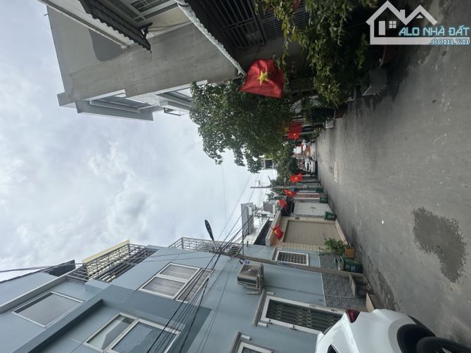 Bán nhà Thạnh Xuân 25, gần Lê Thị Riêng, (4.5 x 19) x 5 tầng, xe hơi ngủ trong nhà, 7.8 tỷ