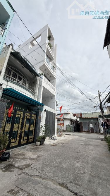 Nhà bán Hẻm Xe Hơi đường Tỉnh Lộ 10, 50m2( 4 x 12.5 ) 5 TẦNG 5PN full nội thất
