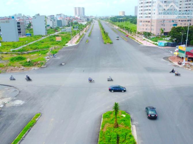 Bán đất Lô góc, Vỉa hè, ô tô tránh, kinh doanh 75m2, đường Vành đai 3.5, 13,8 tỷ.