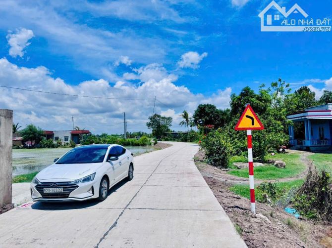 Đất thổ sổ sẵn. ngang 5,5m. Cách tỉnh lộ 832 xíu