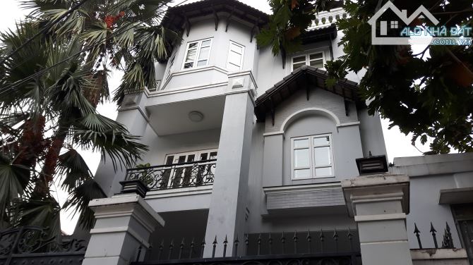 Biệt thự Bàu Cát 2 (Tân Bình), 7x30m, 3 tầng, giá 36 tỷ