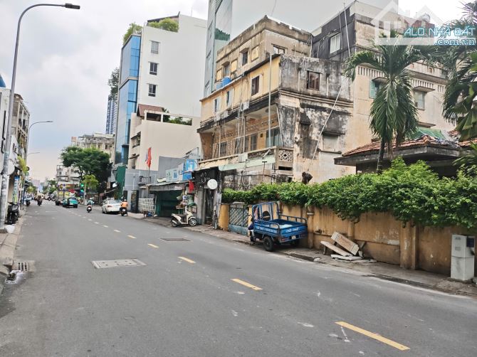 bán nhà MT số 78-80 Trần Đình Xu, Quận 1 (DT: 12x20m). Giá 135 tỷ tl