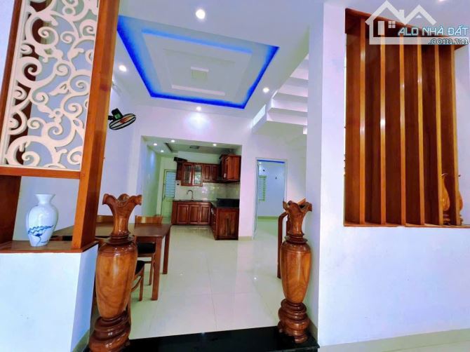 bán nhanh nhà 2 tầng đường Nguyễn Hữu Thận giá 5,390 tỷ
