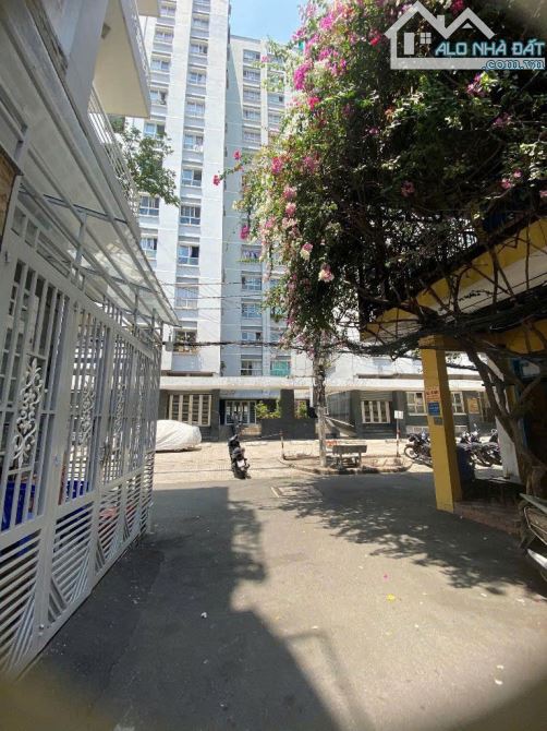 BÁN NHÀ HẺM XE HƠI 6M – THÀNH THÁI, P.14, Q.10, DT 10*11M, 1 TRỆT 1 LẦU, GIÁ 19 TỶ