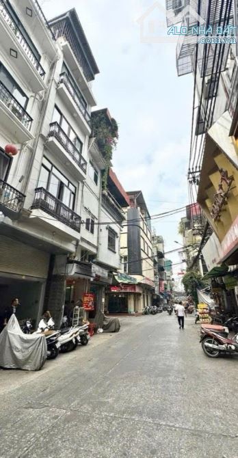 Lô góc 2 MP Hoàn Kiếm, DT 76m2 *7T thang máy, dòng tiền 1,1 tỷ/năm, chào 21,5 tỷ