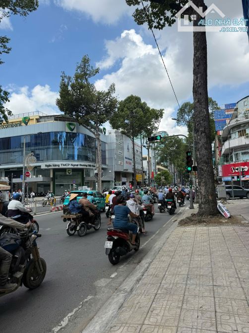 chủ cần bán nhà MT số 955-957 Trần Hưng Đạo, P.1, Quận 5. (8x20m). Giá 95 tỷ